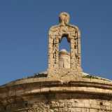 Il tutto � poi coronato dalla cupola sulla cui sommit� si erge il campanile a vela